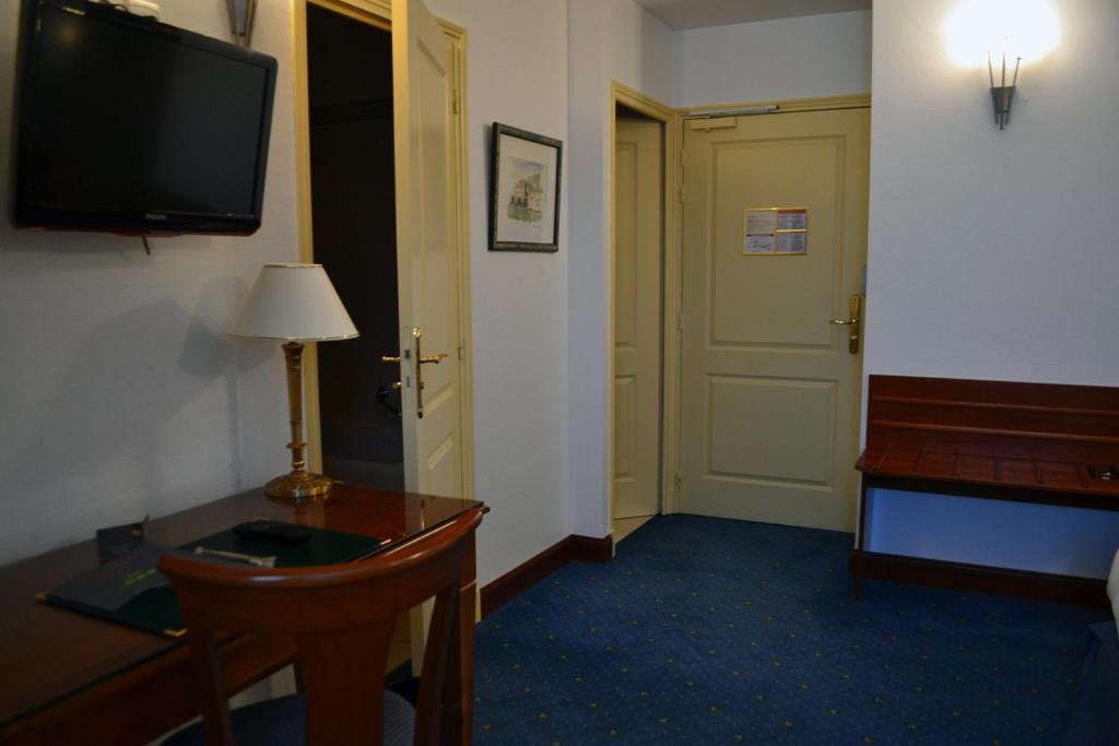 Coq Hotel Montreuil  Luaran gambar
