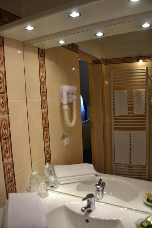 Coq Hotel Montreuil  Luaran gambar