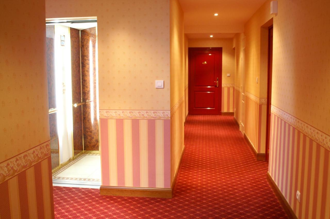 Coq Hotel Montreuil  Luaran gambar